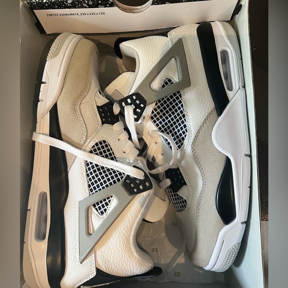 Men’s size 11 Jordan 4’s Retro Military Black in color. NWT. Never worn. - Picture 13 of 13